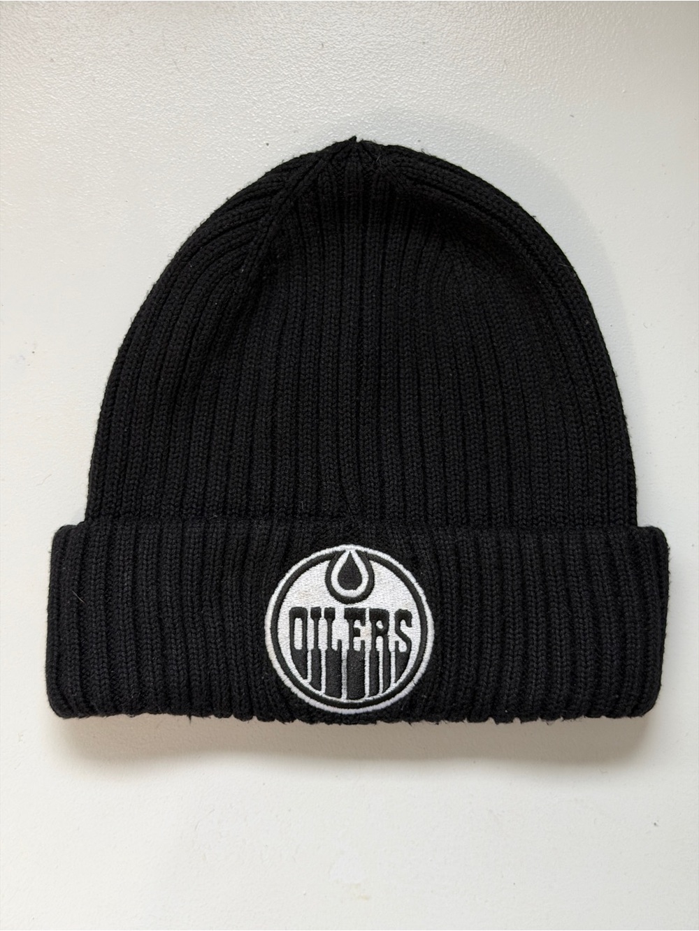 NHL Edmonton Oilers Ribbed Cuffed Beanie Toque One Size Black Logo Sporty Hockey